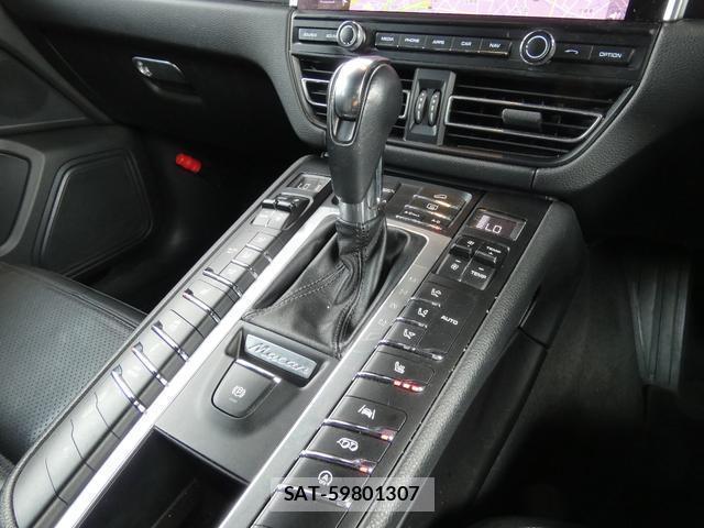 Porsche MACAN 2021-12 8342506-17