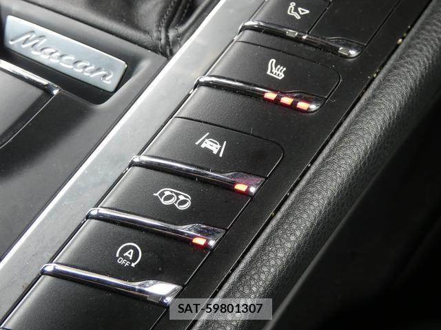 Porsche MACAN 2021-12 8342506-18