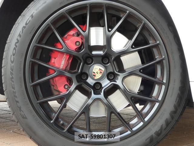 Porsche MACAN 2021-12 8342506-2