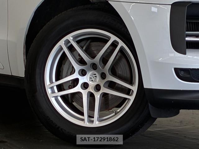 Porsche MACAN 2020-11 8343715-5