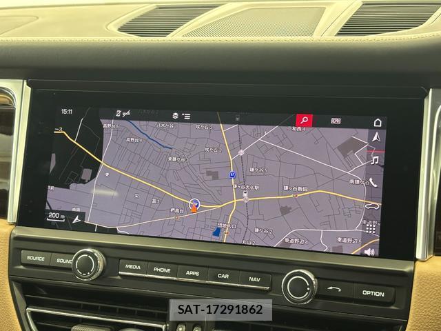 Porsche MACAN 2020-11 8343715-9