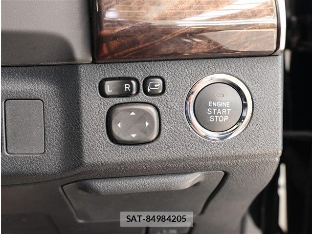 Toyota MARK X 2019-12 8342450-11