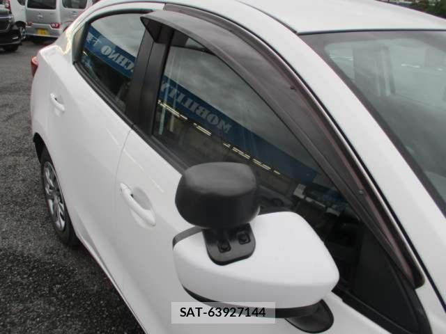 Mazda MAZDA2 2022-06 8342933-8