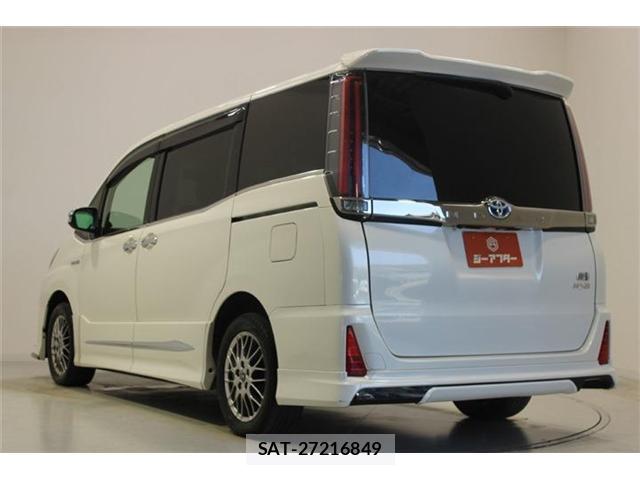 Toyota NOAH 2018-11 8342138-11