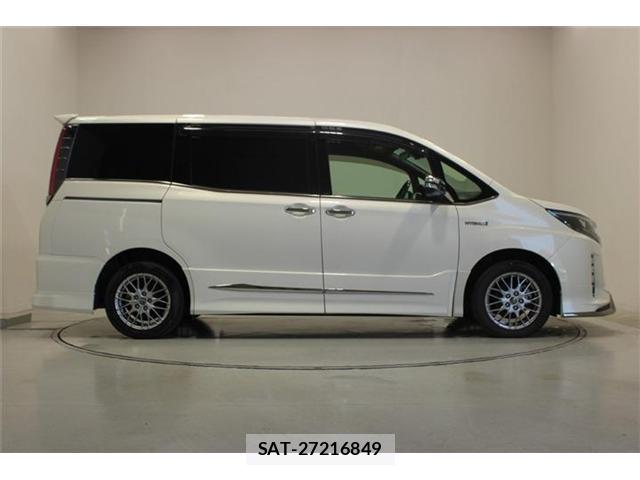 Toyota NOAH 2018-11 8342138-14