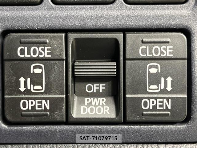 Toyota NOAH 2014-03 8342183-2