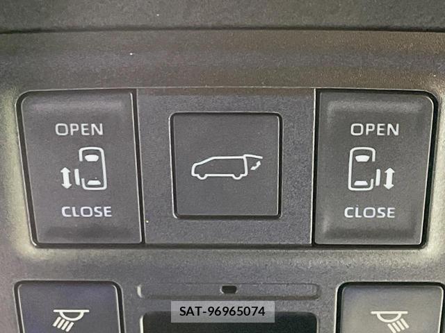 Toyota NOAH 2022-10 8342308-2