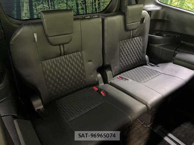 Toyota NOAH 2022-10 8342308-9