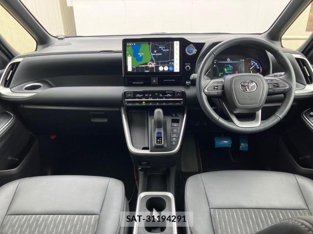 Toyota NOAH 2023-01 8342476-1