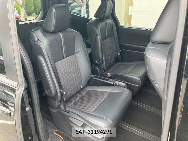 Toyota NOAH 2023-01 8342476-11