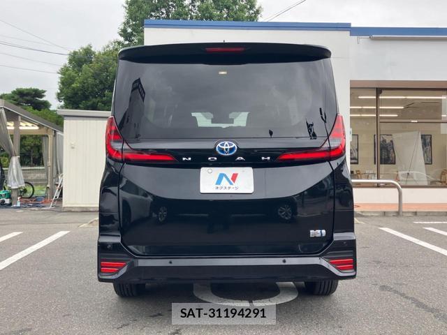Toyota NOAH 2023-01 8342476-17