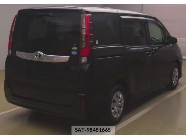 Toyota NOAH 2016-05 8342657-4