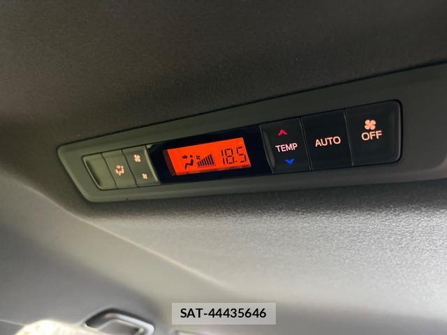 Toyota NOAH 2021-03 8342718-2