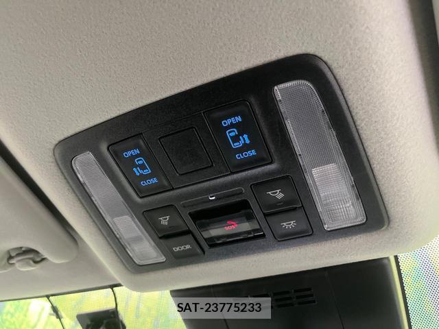 Toyota NOAH 2023-06 8343198-4