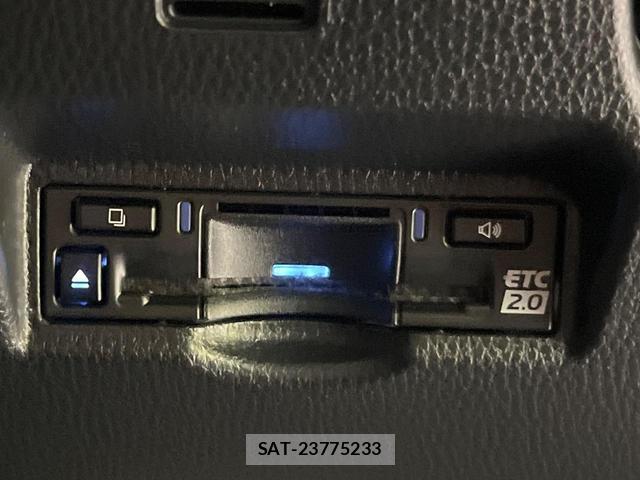 Toyota NOAH 2023-06 8343198-6