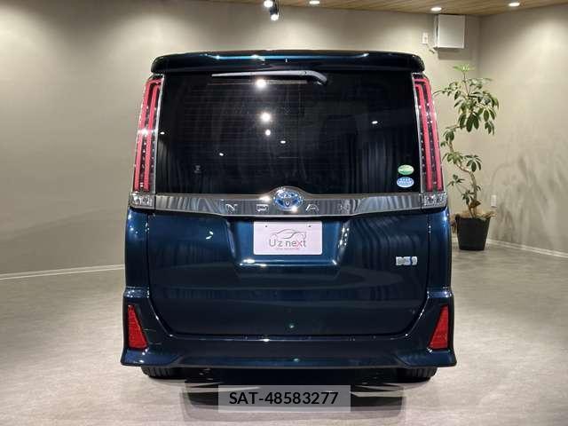 Toyota NOAH 2018-04 8344100-1
