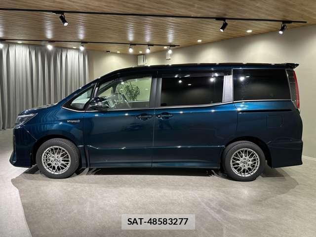 Toyota NOAH 2018-04 8344100-11