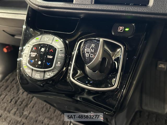 Toyota NOAH 2018-04 8344100-16