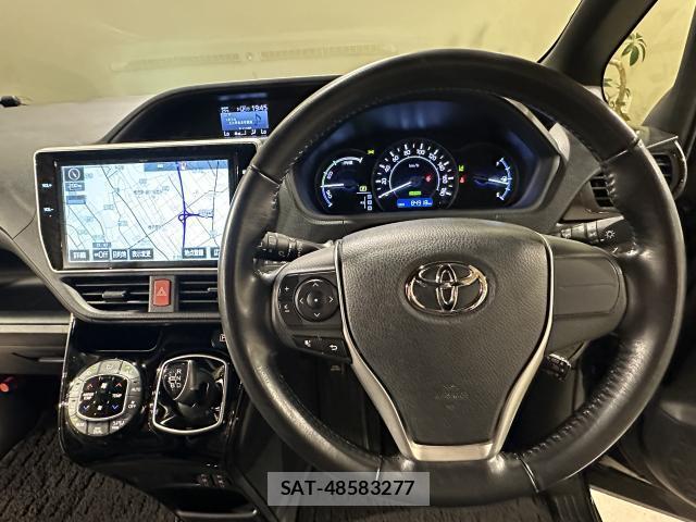 Toyota NOAH 2018-04 8344100-17