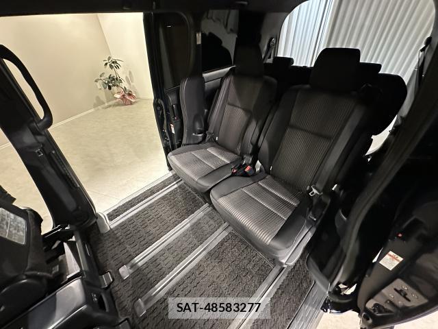 Toyota NOAH 2018-04 8344100-6