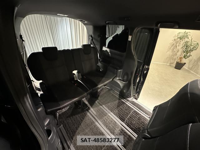 Toyota NOAH 2018-04 8344100-7