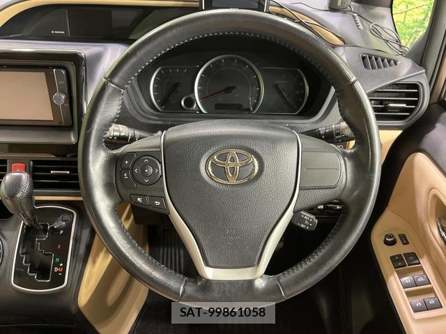Toyota NOAH 2014-04 8344272-11