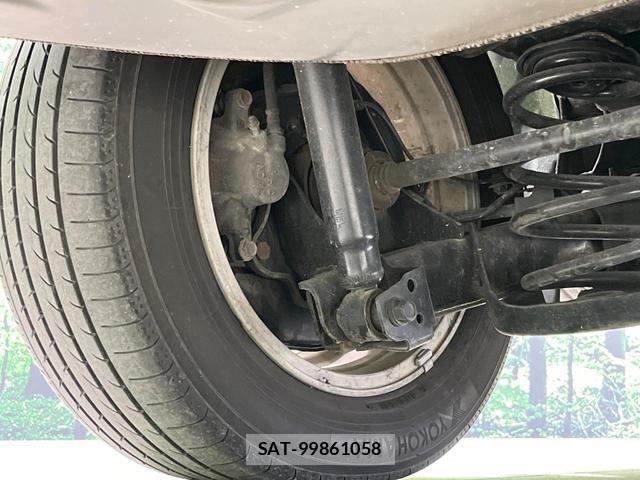 Toyota NOAH 2014-04 8344272-19