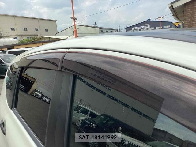 Nissan NOTE 2018-02 8342920-16