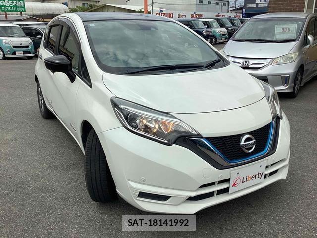 Nissan NOTE 2018-02 8342920-3