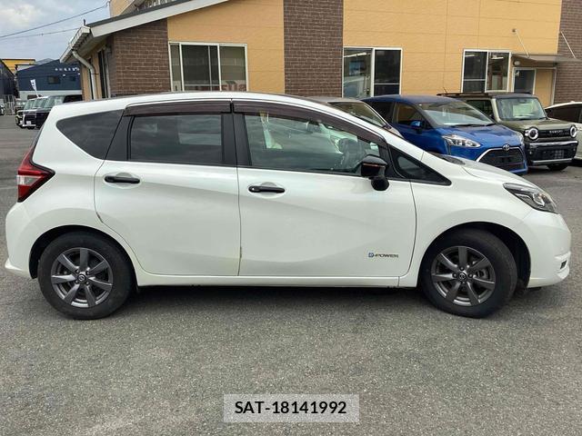 Nissan NOTE 2018-02 8342920-4