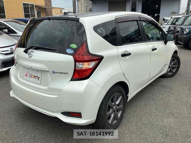 Nissan NOTE 2018-02 8342920-5