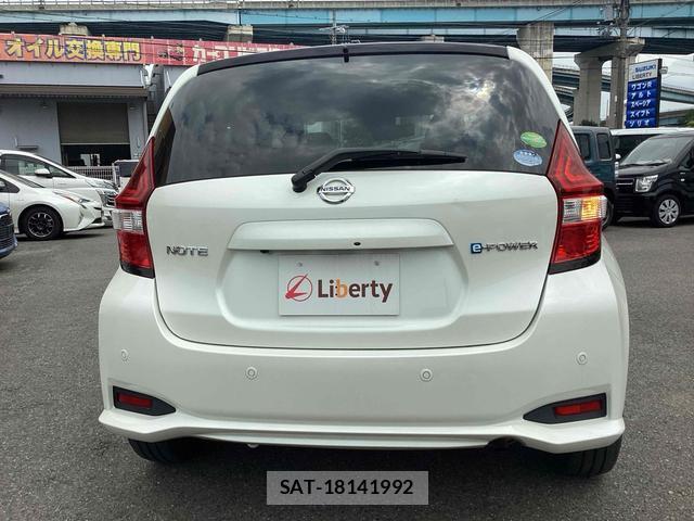 Nissan NOTE 2018-02 8342920-6