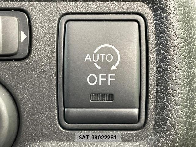 Nissan NOTE 2013-07 8343403-4