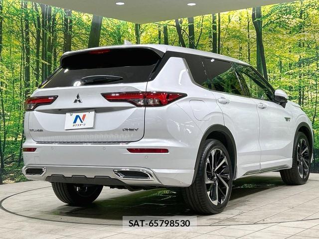 Mitsubishi OUTLANDER PHEV 2023-04 8343036-16