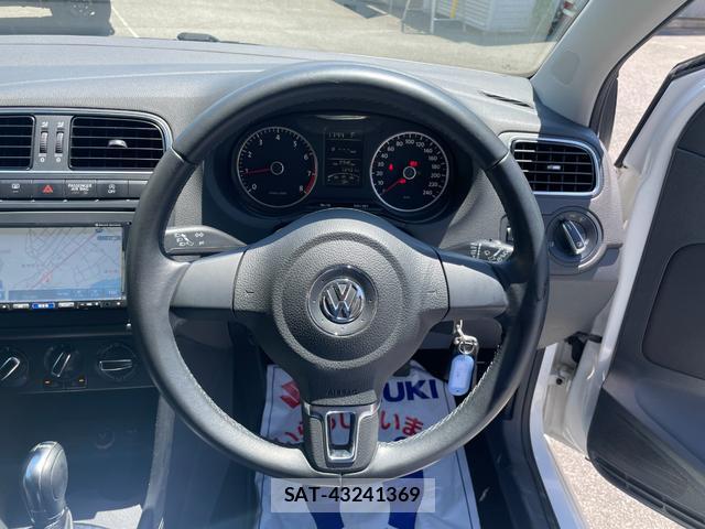VolksWagen POLO 2014-03 8342379-12
