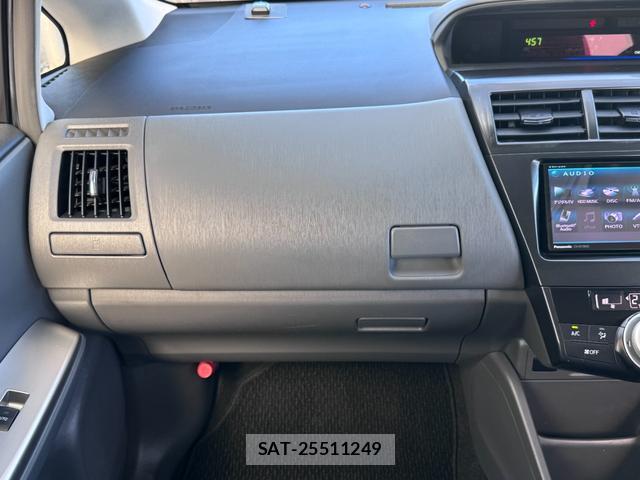 Toyota PRIUS ALPHA 2012-12 8342278-16