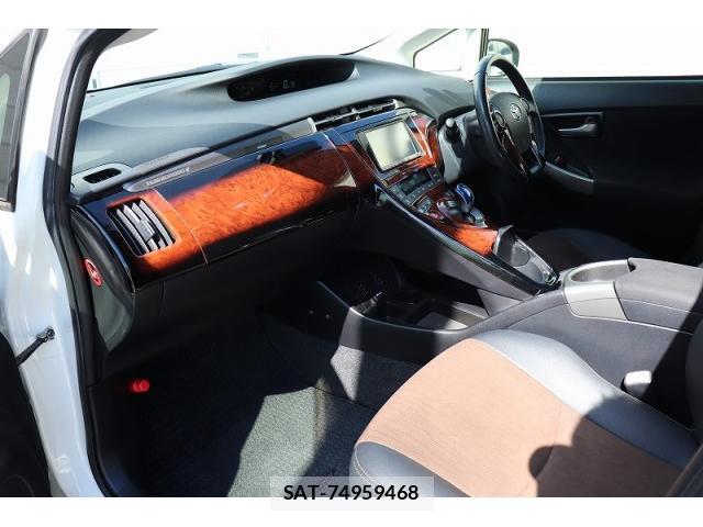 Toyota PRIUS PHV 2012-11 8342900-10