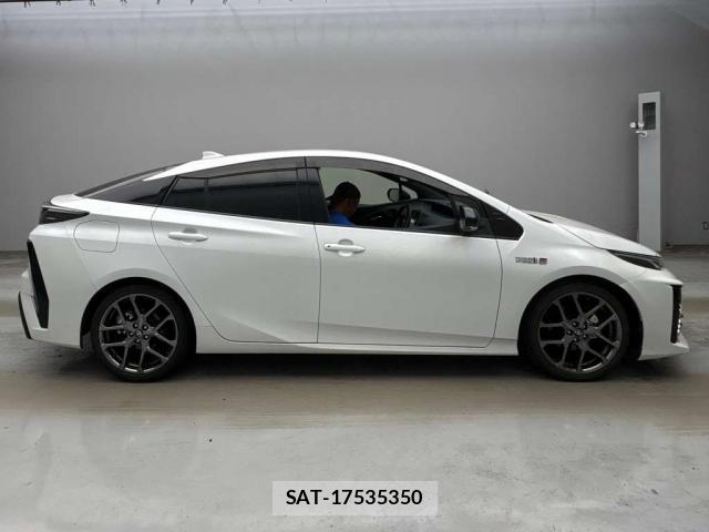 Toyota PRIUS PHV 2021-07 8342991-13