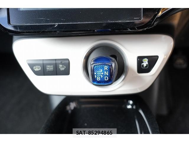 Toyota PRIUS PHV 2017-02 8343853-4