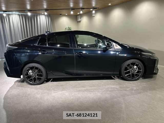 Toyota PRIUS PHV 2018-06 8344097-3