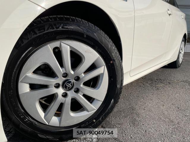 Toyota PRIUS 2017-06 8342127-12
