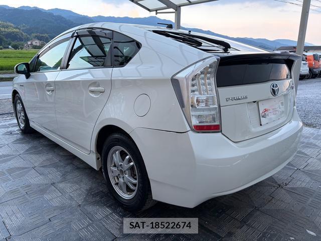 Toyota PRIUS 2011-08 8342277-1