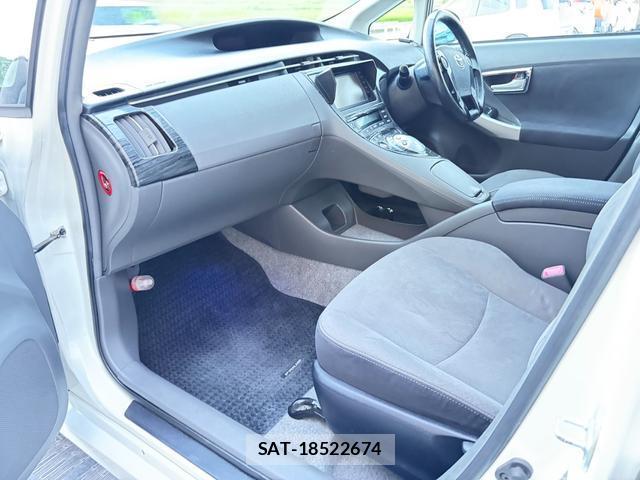 Toyota PRIUS 2011-08 8342277-14