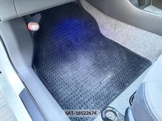 Toyota PRIUS 2011-08 8342277-17