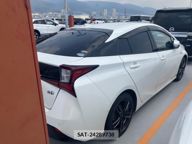 Toyota PRIUS 2019-06 8342427-3