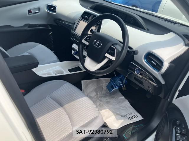 Toyota PRIUS 2016-06 8342429-10