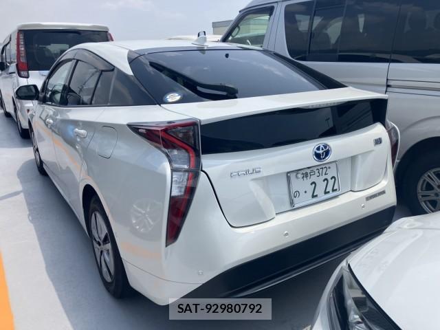 Toyota PRIUS 2016-06 8342429-2
