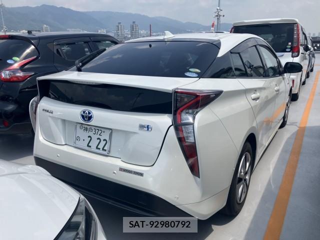 Toyota PRIUS 2016-06 8342429-3