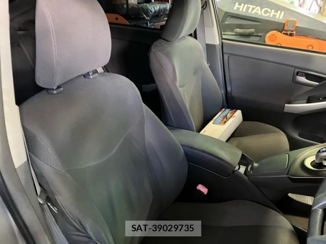 Toyota PRIUS 2011-10 8342829-10