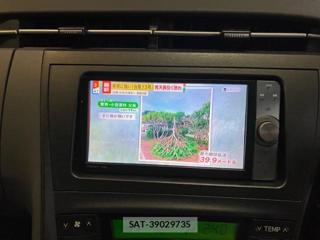 Toyota PRIUS 2011-10 8342829-11